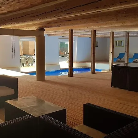 Grande Maison Familiale Avec Piscine Couverte 別荘