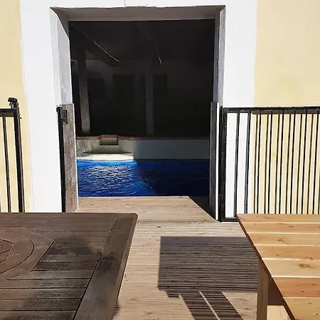 別荘 Grande Maison Familiale Avec Piscine Couverte Lespignan