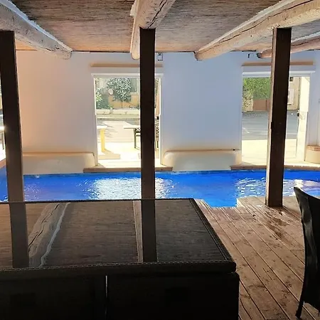 Grande Maison Familiale Avec Piscine Couverte 別荘 *