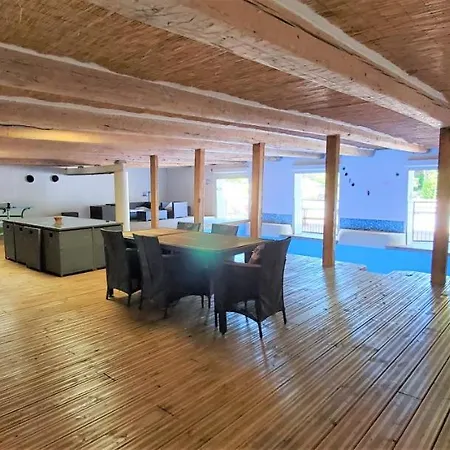 Grande Maison Familiale Avec Piscine Couverte 別荘