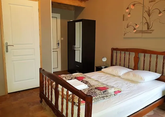 Vakantiehuis Grande Maison Familiale Avec Piscine Couverte *