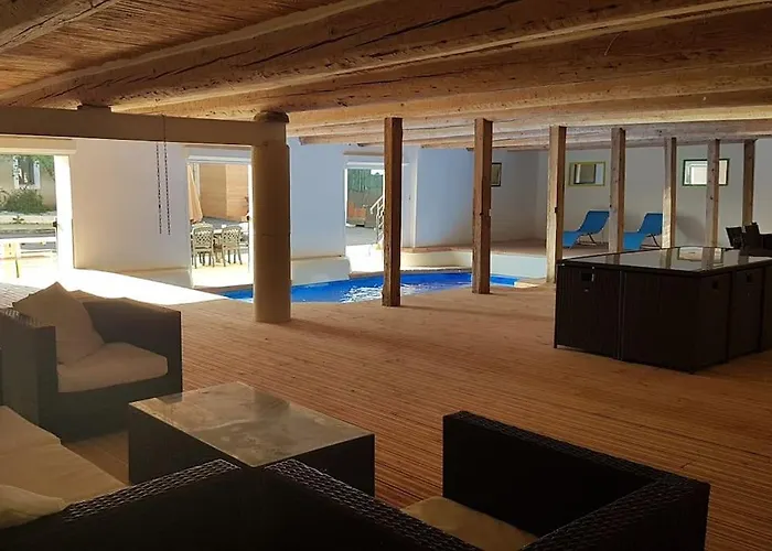 Grande Maison Familiale Avec Piscine Couverte Nyaraló