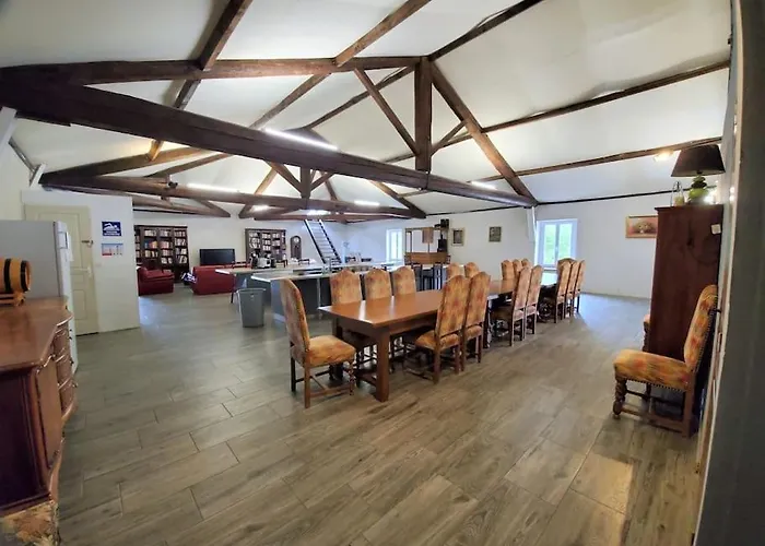 Vakantiehuis Grande Maison Familiale Avec Piscine Couverte Lespignan