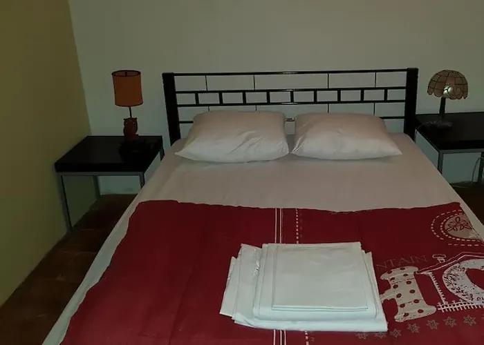 Vakantiehuis Grande Maison Familiale Avec Piscine Couverte Lespignan