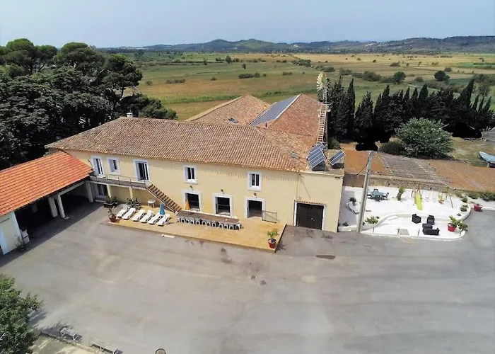 Vakantiehuis Grande Maison Familiale Avec Piscine Couverte Lespignan