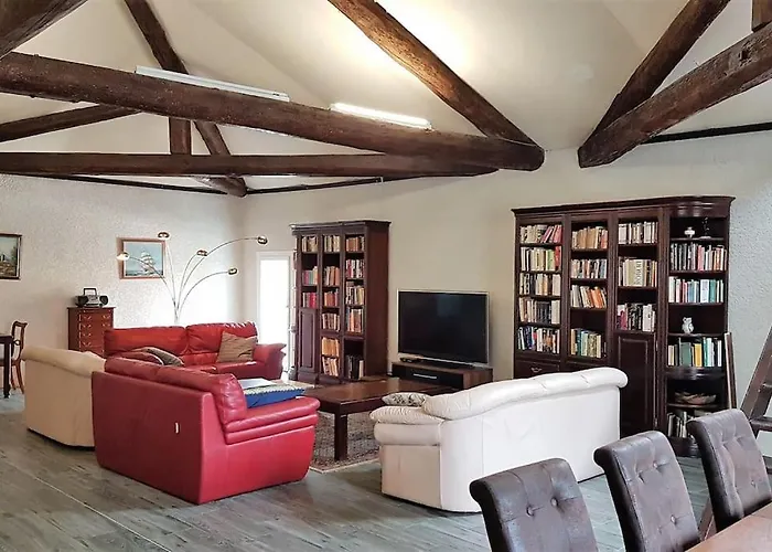 Grande Maison Familiale Avec Piscine Couverte Vakantiehuis Lespignan
