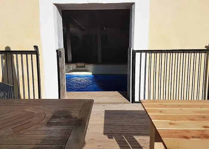 Vakantiehuis Grande Maison Familiale Avec Piscine Couverte Lespignan