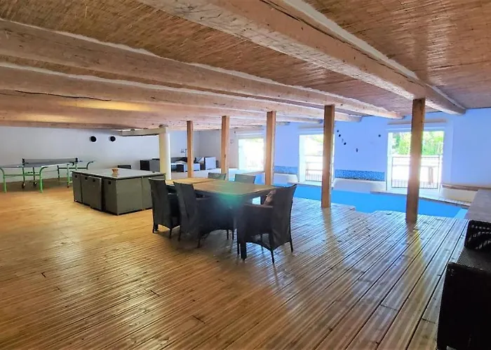 Grande Maison Familiale Avec Piscine Couverte Vakantiehuis