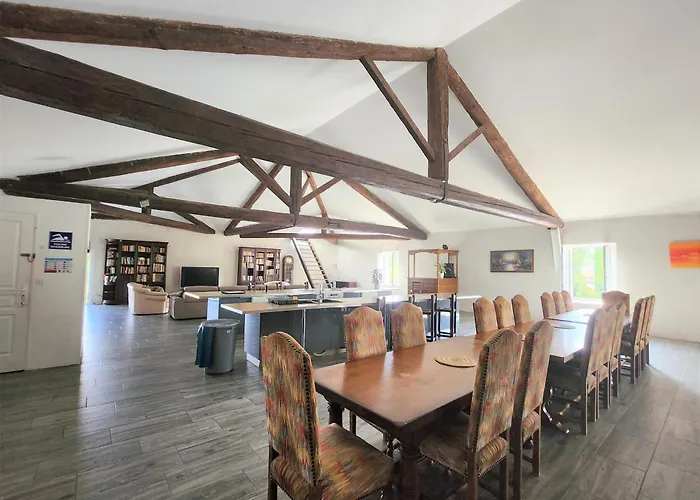 Grande Maison Familiale Avec Piscine Couverte Vakantiehuis Lespignan